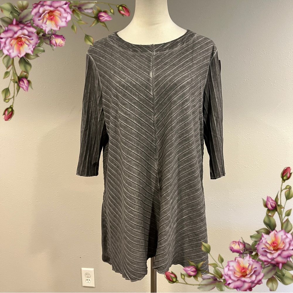 100% cotton Gray Striped Women's 3/4 stretchy Top size small